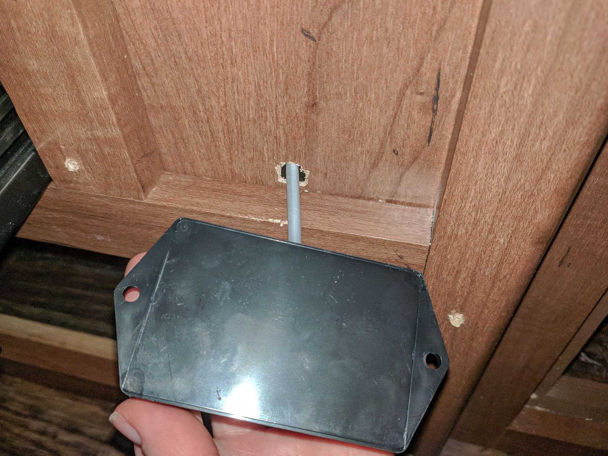 Mounting the EMS-HW30C display