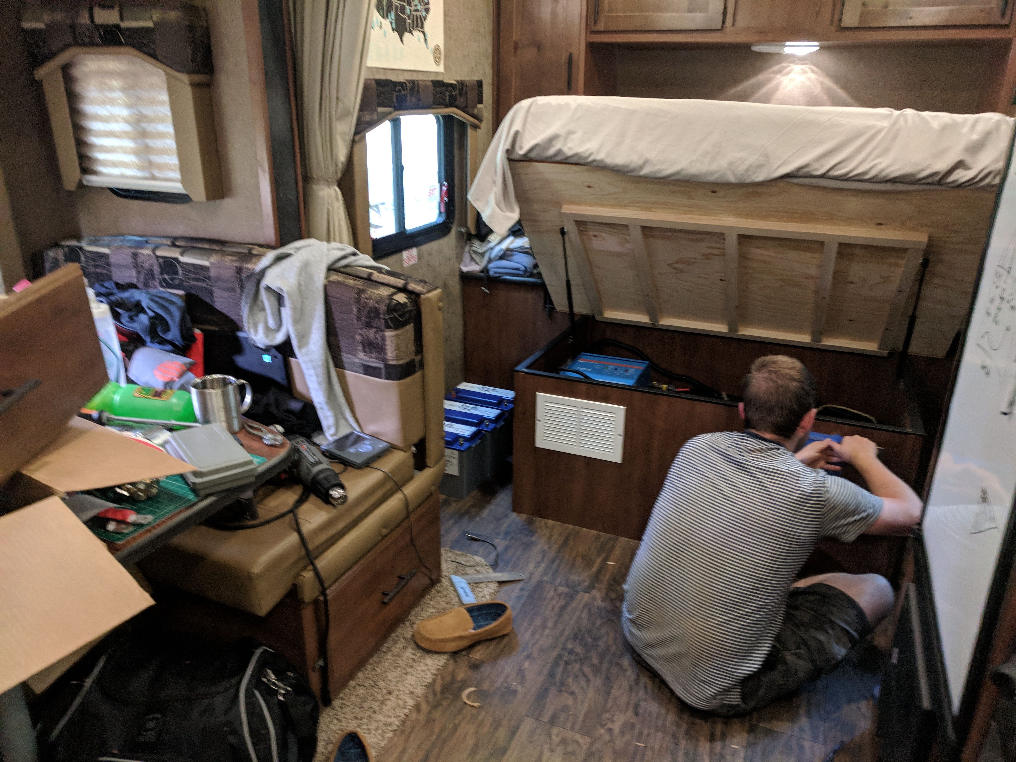 Installing the Victron BMV-712 and CCGX